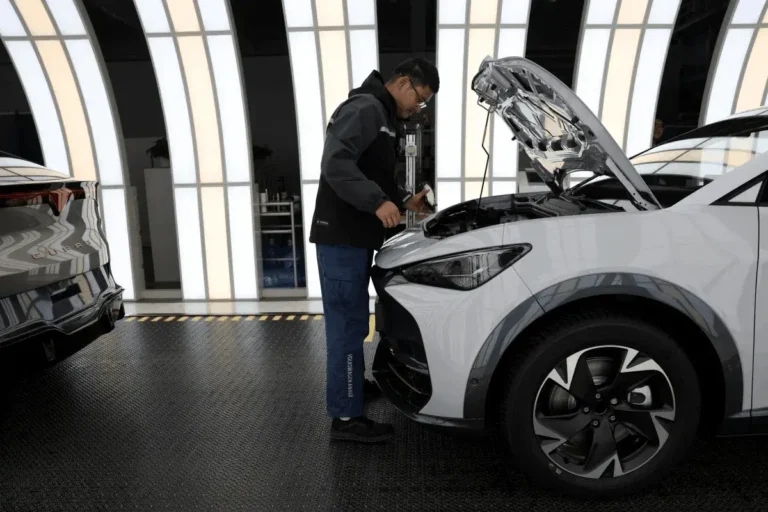 Las aseguradoras chinas de vehículos eléctricos (VE) avanzan hacia la rentabilidad gracias al aumento de las primas y la adopción de la IA