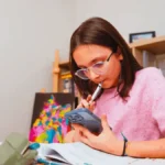 Las empresas de chatbots con inteligencia artificial se enfrentan a una regulación más estricta en las leyes de seguridad en línea que protegen a los niños en el Reino Unido