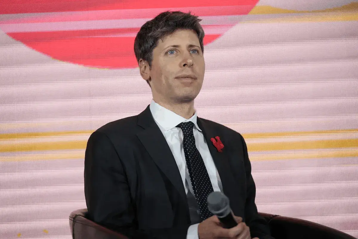 En este momento estás viendo Sam Altman quiere recordarles que los humanos también usamos mucha energía