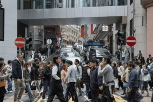 Lee más sobre el artículo Ejecutivos de Hong Kong van a la zaga de sus empleados en la adopción de IA