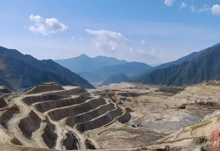 Descubren enormes reservas de óxidos de tierras raras en Sichuan