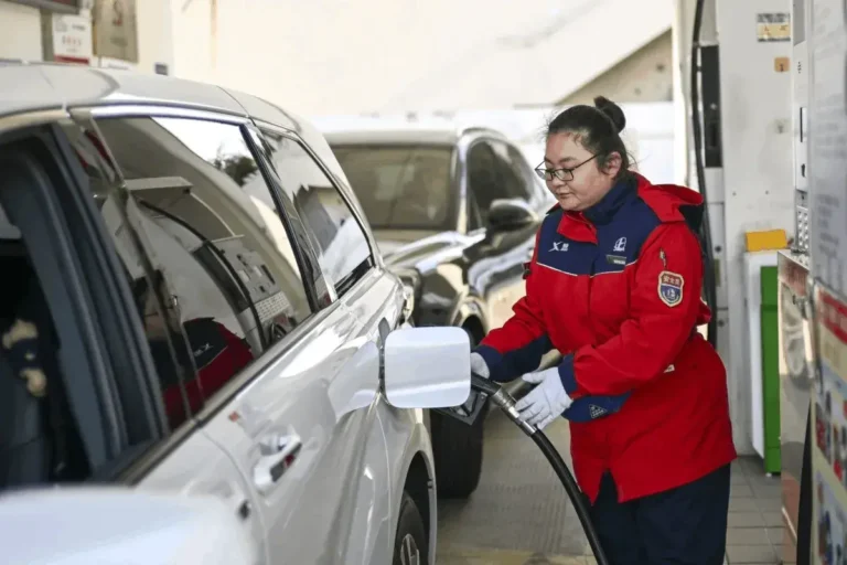 El aumento del precio del petróleo impulsa la fiebre de los vehículos eléctricos en China, brindando un impulso oportuno a los fabricantes de automóviles
