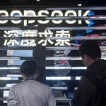 DeepSeek sufre una interrupción de 12 horas que deja a millones de usuarios incomunicados y genera quejas mientras sus rivales ganan terreno