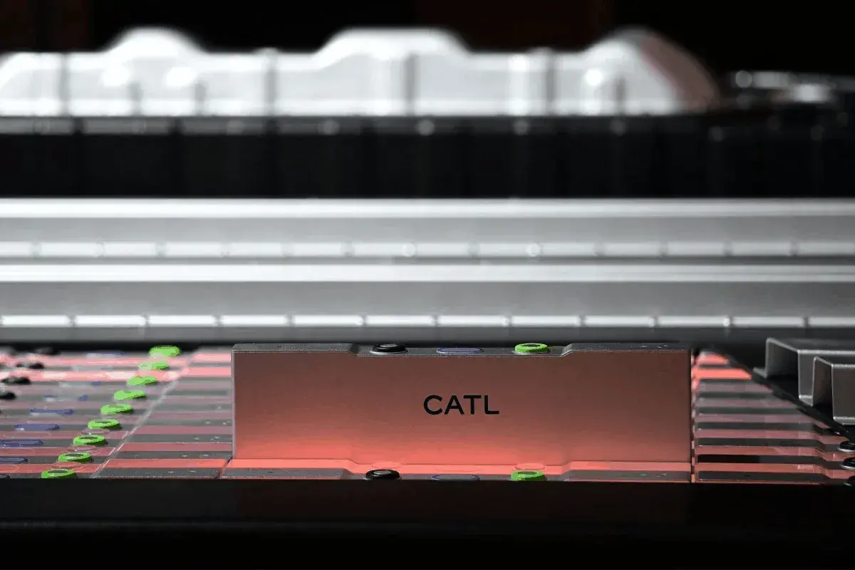 En este momento estás viendo El aumento de las ganancias de CATL impulsa las acciones de baterías de Hong Kong en medio del auge mundial del almacenamiento de energía