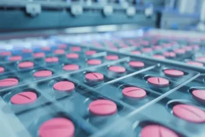 Lee más sobre el artículo Las farmacéuticas chinas que cotizan en Hong Kong se preparan para un cambio de rumbo gracias al aumento de las ventas y los acuerdos de licencia