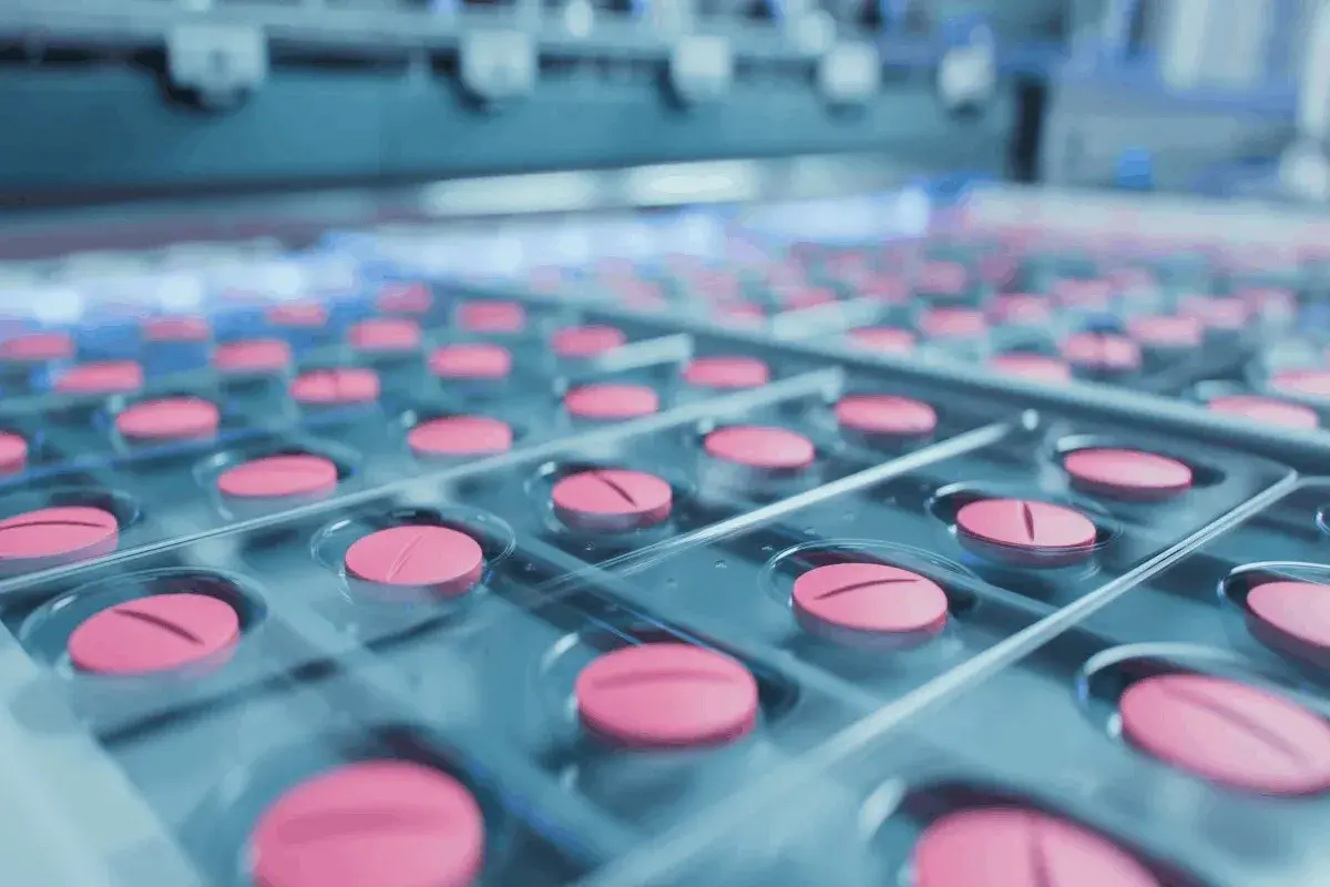 En este momento estás viendo Las farmacéuticas chinas que cotizan en Hong Kong se preparan para un cambio de rumbo gracias al aumento de las ventas y los acuerdos de licencia