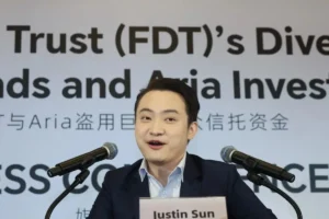 Lee más sobre el artículo El multimillonario de criptomonedas Justin Sun llega a un acuerdo por 10 millones de dólares en un caso de fraude en EE.UU.