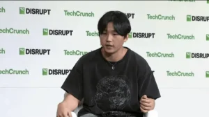 Lee más sobre el artículo El director ejecutivo de Cluely, Roy Lee, admite haber mentido públicamente sobre las cifras de ingresos del año pasado