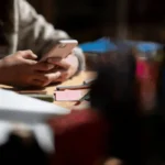 Para que la IA sea segura, hay que poner a las mujeres y niñas en el centro de la tecnología