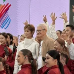 Tim Cook, CEO de Apple, visita China mientras perdura la dependencia de las cadenas de suministro chinas