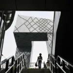 Envenenamiento por IA: un falso rastreador de actividad física engaña a chatbots en China, provocando indignación