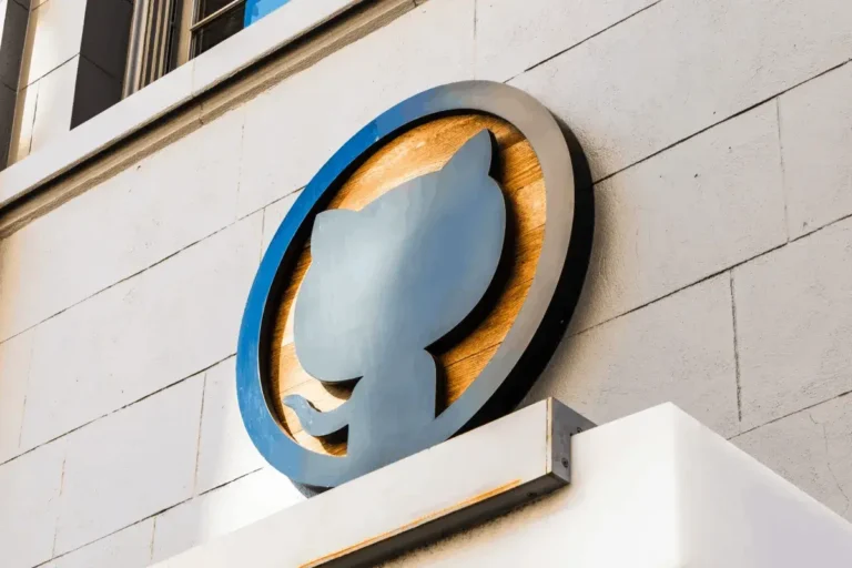 GitHub da marcha atrás y elimina los anuncios de solicitudes de extracción de Copilot tras las críticas recibidas