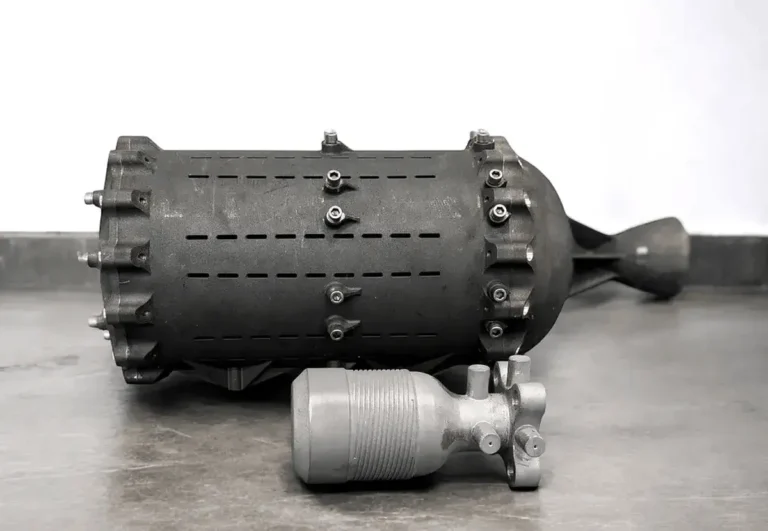 Este fundador ayudó a construir el motor de cohete más potente de SpaceX. Ahora está construyendo un «avión de combate para la órbita»