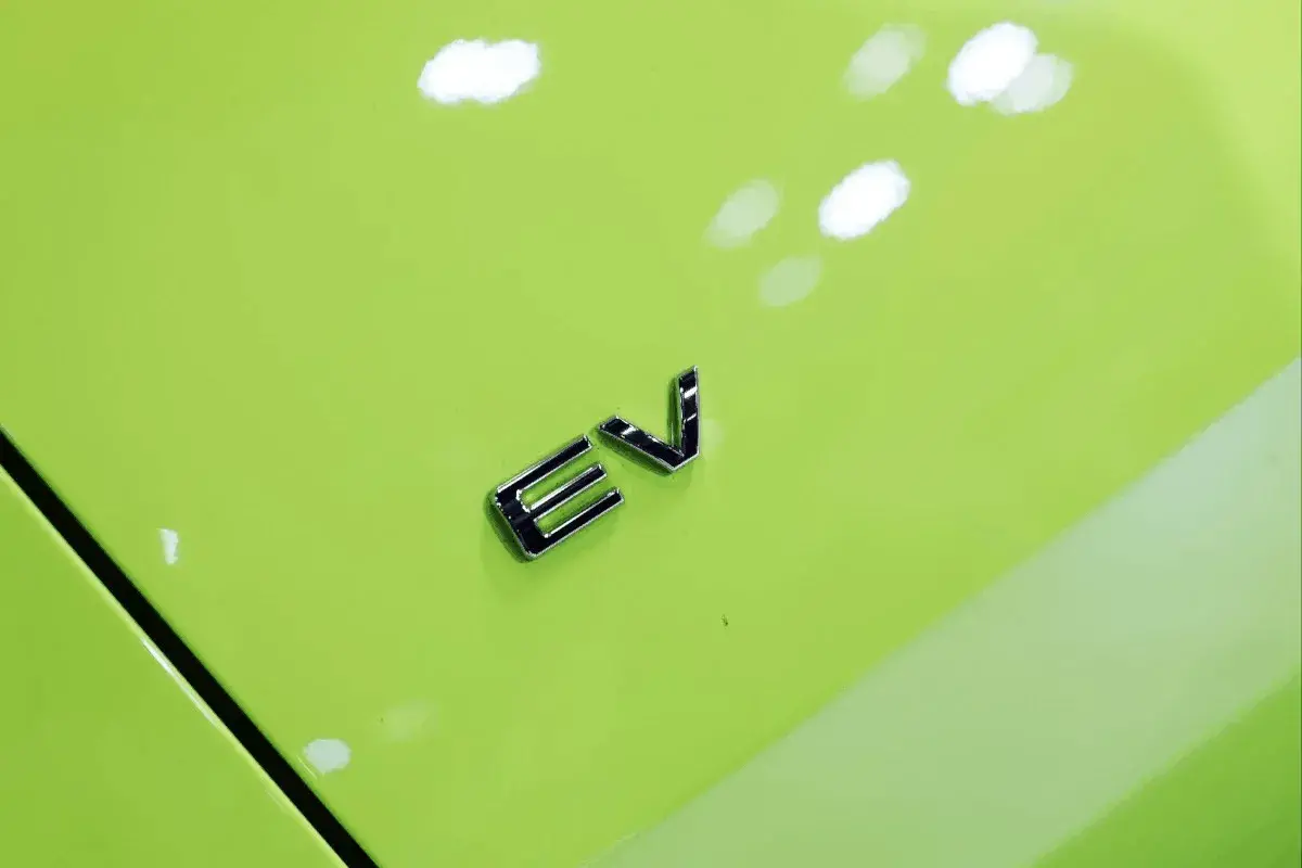 En este momento estás viendo El aumento de las ventas de vehículos eléctricos en la UE, impulsado por la guerra en Irán, beneficia a las marcas chinas