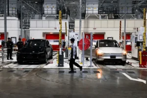 Lee más sobre el artículo Los inversores chinos celebran el progreso del chip de IA de Tesla, impulsando las acciones de los proveedores locales