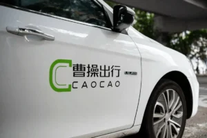 Lee más sobre el artículo CaoCao, que cotiza en Hong Kong, elogia la estrategia de dar prioridad a la flota a medida que la carrera de robotaxi de China cobra impulso