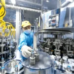 Los directivos de las empresas chinas de baterías y energía solar instan a implementar regulaciones más estrictas ante el ensombrecimiento del sector por el exceso de capacidad