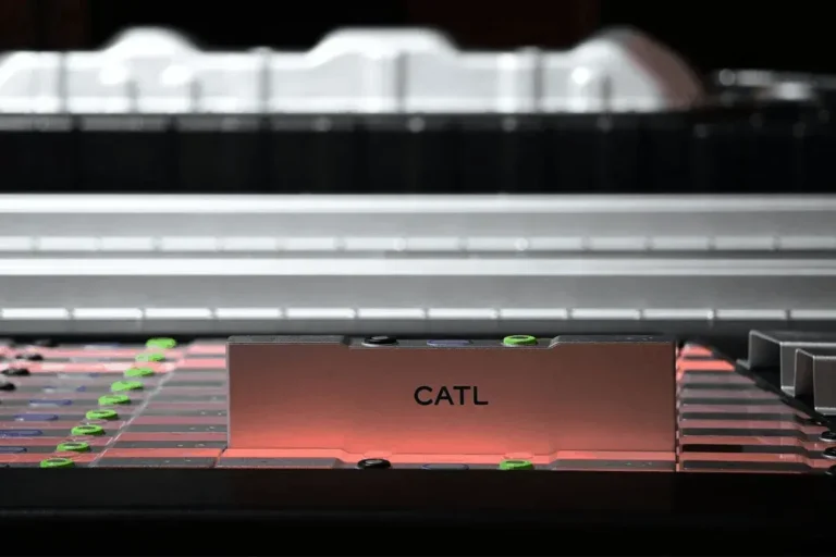 La empresa china CATL invertirá 4.400 millones de dólares en su filial minera para asegurar la cadena de suministro de baterías para vehículos eléctricos