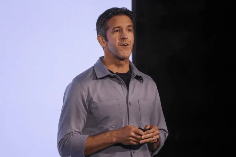 El nuevo CEO de Apple, John Ternus, hereda una compleja cartera de negocios en China tras la salida de Tim Cook