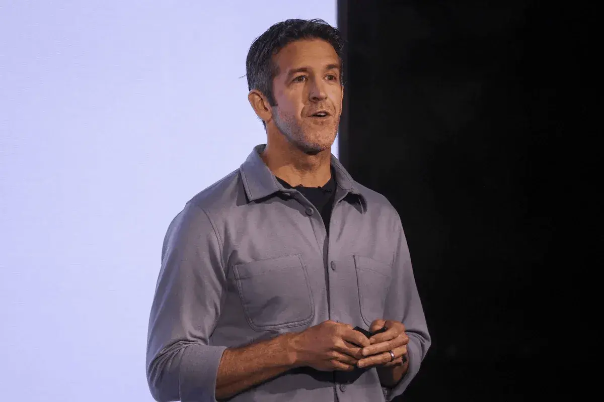 En este momento estás viendo El nuevo CEO de Apple, John Ternus, hereda una compleja cartera de negocios en China tras la salida de Tim Cook