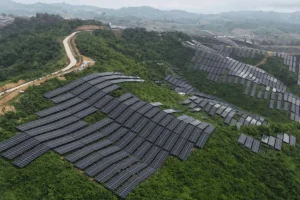 Lee más sobre el artículo Proyecto solar respaldado por China se pone en marcha en Laos en medio de la crisis energética provocada por la guerra con Irán