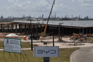 Lee más sobre el artículo Brasil veta a la china BYD, ¿cómo podrían mejorar la calidad de sus baterías?: 7 artículos sobre vehículos eléctricos