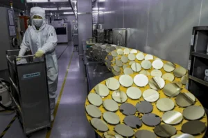 Lee más sobre el artículo Washington presiona a sus aliados para que igualen las restricciones más estrictas a la exportación de chips a China con un nuevo proyecto de ley