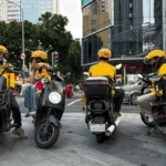 Plataformas chinas multadas con 3.600 millones de yuanes por infracciones de seguridad alimentaria en medio de una feroz competencia