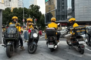 Lee más sobre el artículo Plataformas chinas multadas con 3.600 millones de yuanes por infracciones de seguridad alimentaria en medio de una feroz competencia