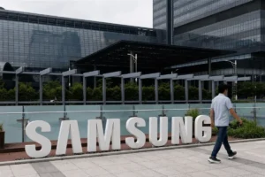 Lee más sobre el artículo Samsung sopesa una reestructuración en China ante la creciente presión de sus rivales locales