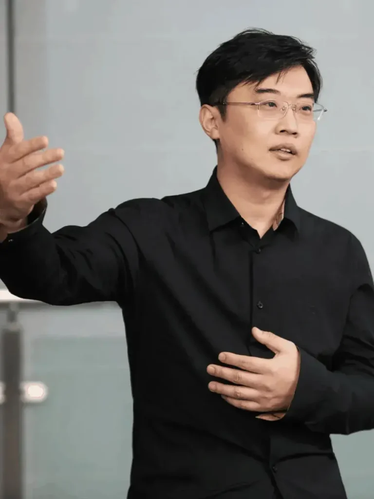 Hao Su se une oficialmente a la Universidad de Fudan