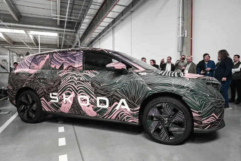 Más marcas extranjeras se enfrentan a un momento de vida o muerte mientras los compradores chinos evitan los coches de gasolina