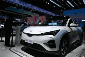 Lee más sobre el artículo Las empresas chinas de robotaxis aceleran su expansión global, impulsadas por su ventaja en costes