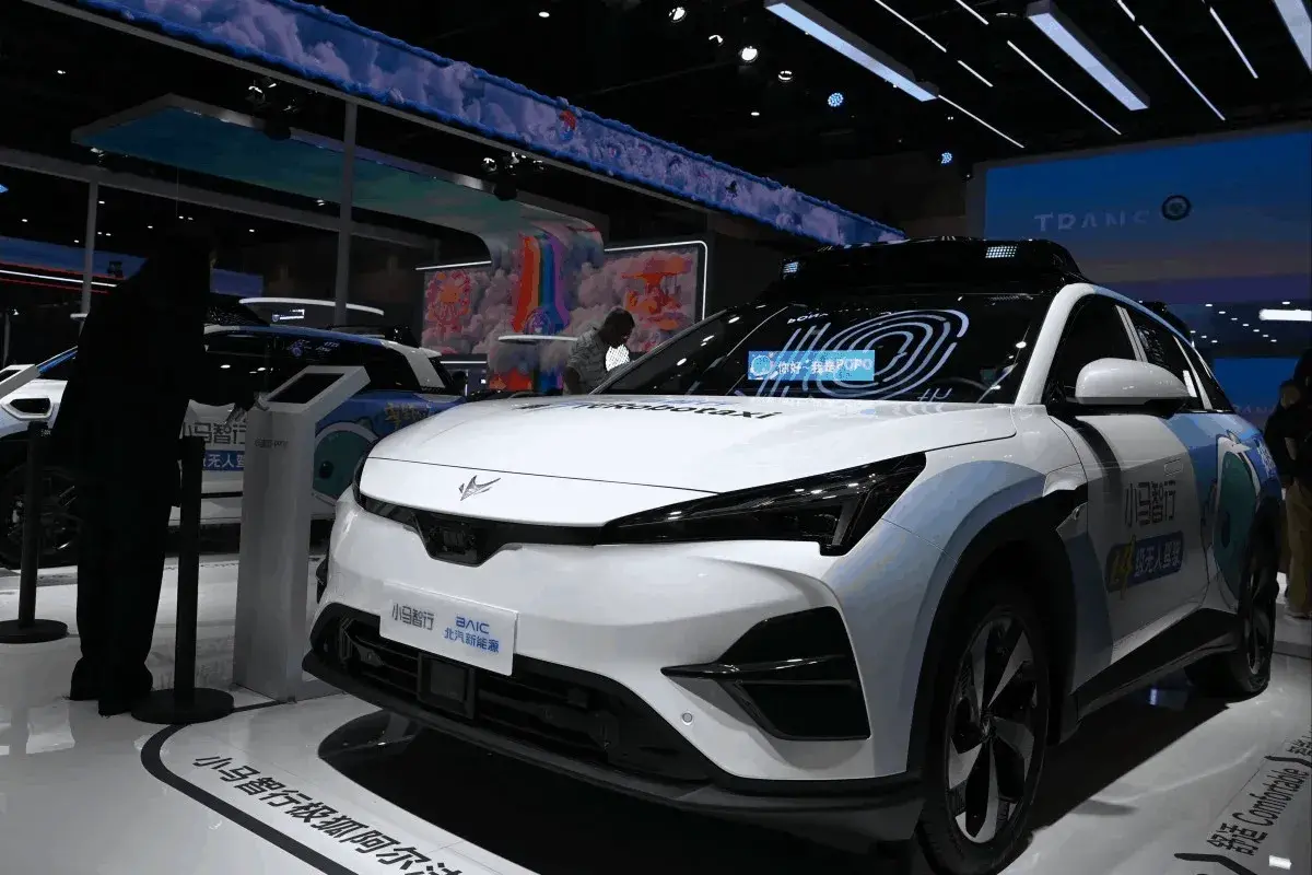 En este momento estás viendo Las empresas chinas de robotaxis aceleran su expansión global, impulsadas por su ventaja en costes