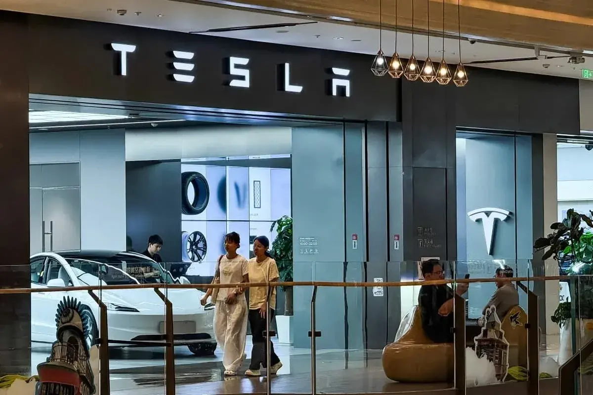 En este momento estás viendo Tesla atrae a compradores chinos conscientes de su presupuesto con préstamos económicos, antes de la visita de Estado de Trump