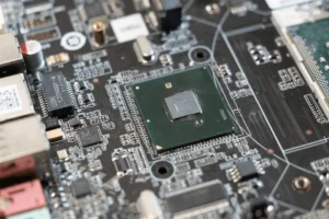 Lee más sobre el artículo Los fabricantes de chips de China destinan sus ingresos a I+D, superando las proporciones de EE.UU.