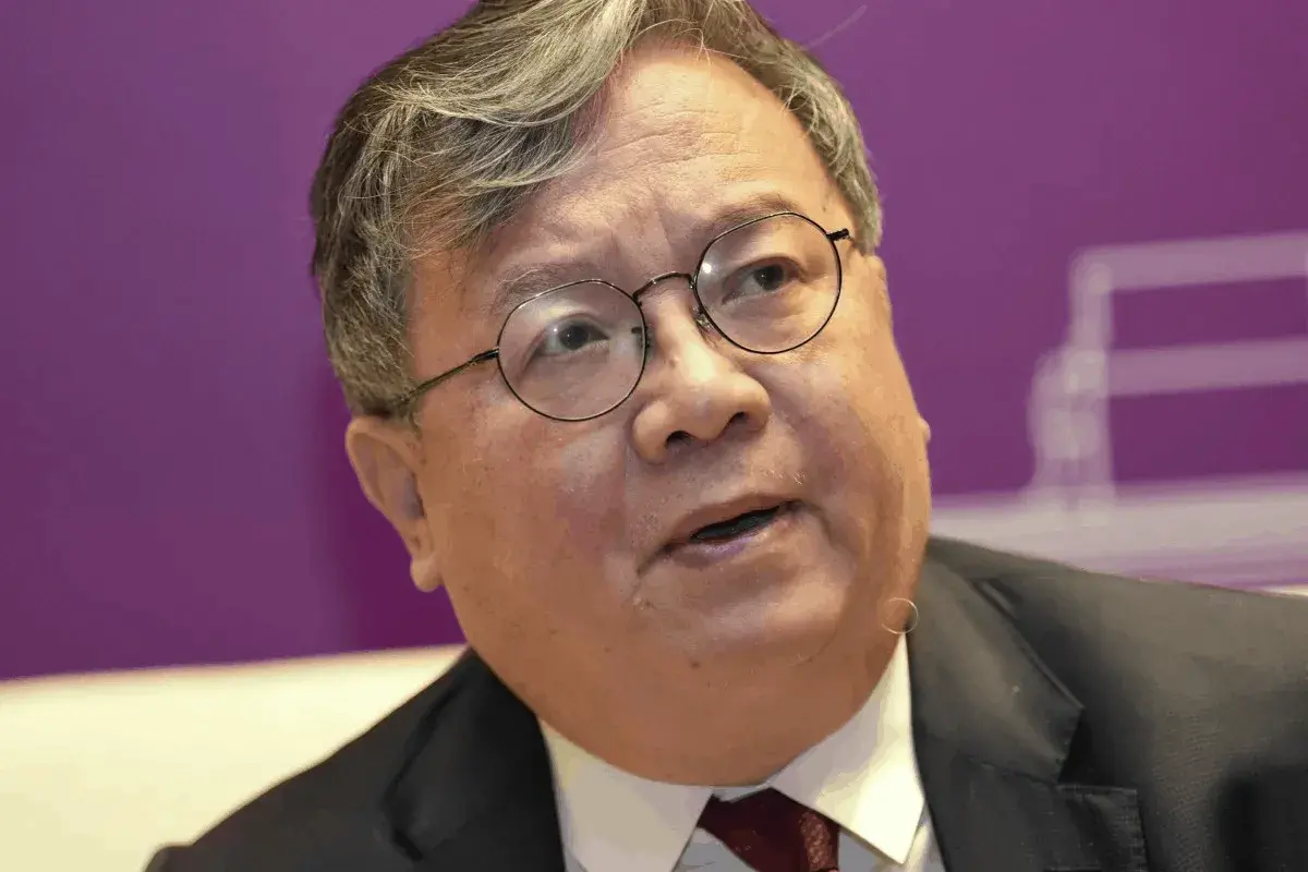 En este momento estás viendo Hong Kong le da su propio toque a DeepSeek con un impulso a la IA basada en chips chinos en el extranjero