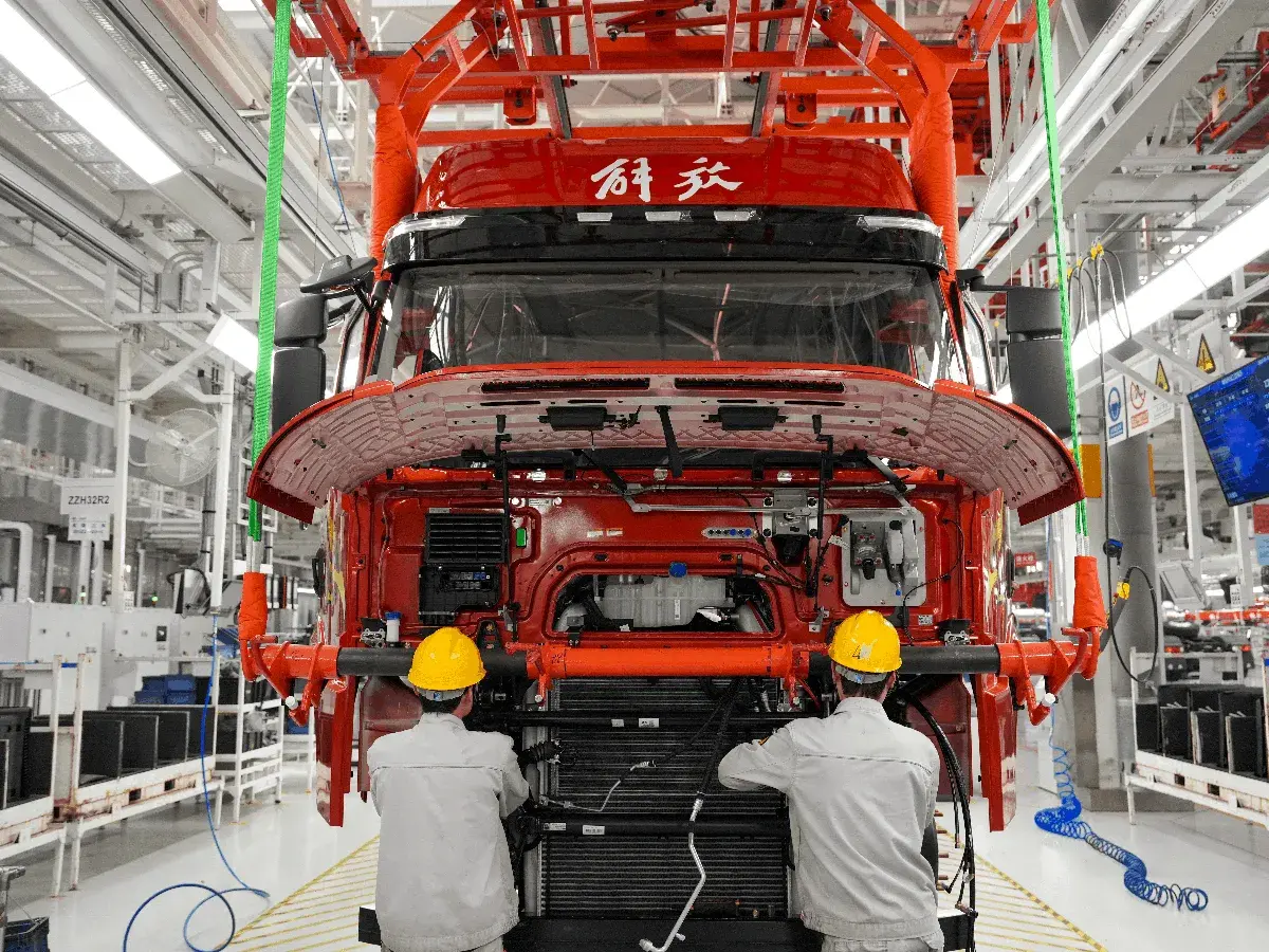 En este momento estás viendo Fabricación automotriz inteligente impulsada por «Datos + IA»