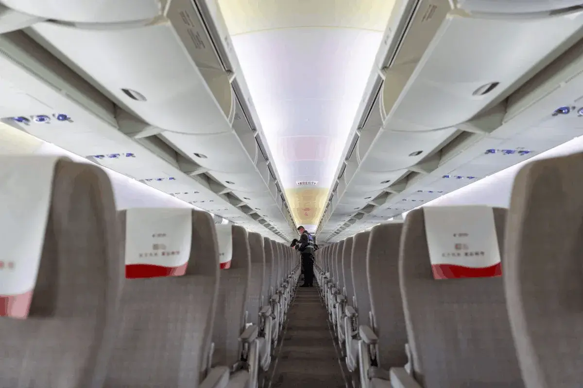 En este momento estás viendo La china Comac busca mejorar la experiencia de vuelo del C919 con mayor capacidad de equipaje en cabina