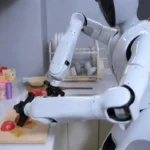 Los robots humanoides comerciales en China podrían pronto lavar la ropa, hacer las camas y cuidar a los ancianos