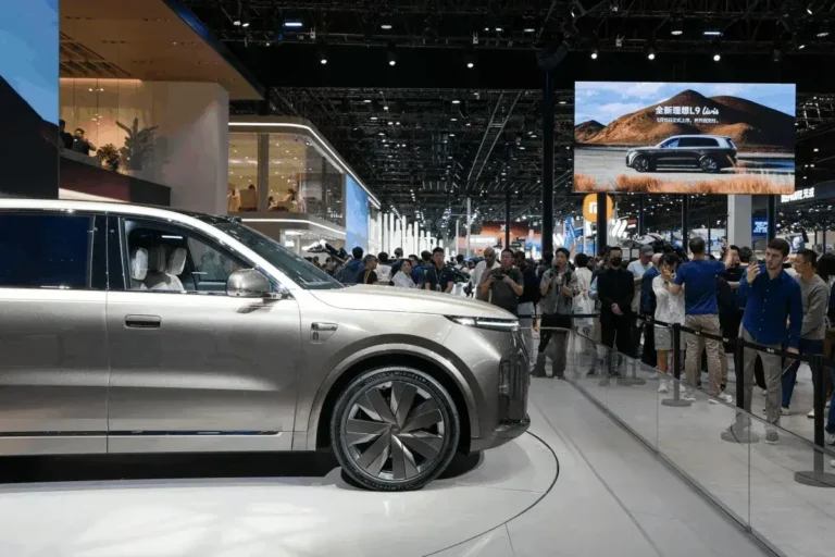 China presenta una hoja de ruta para la industria automotriz con el fin de establecer estándares para vehículos eléctricos, vehículos con IA y semiconductores