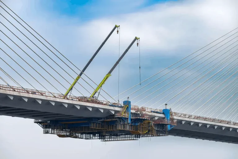 Se une la sección principal del Gran Puente de Beijiang mientras la autopista de Guangdong se acerca a su finalización