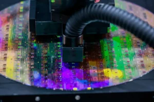 Lee más sobre el artículo Los fabricantes de chips de Asia sienten la presión a medida que la escasez de nafta afecta el suministro de fotorresistencias