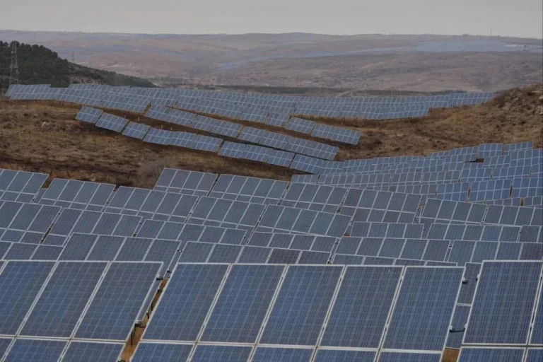 La IA otorga a China una «visión de ojo de Dios» de sus instalaciones solares y eólicas ante el auge de la demanda de centros de datos
