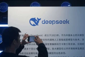 Lee más sobre el artículo DeepSeek cerrará pronto su primera ronda de financiación externa con una valoración de 50.000 millones de dólares