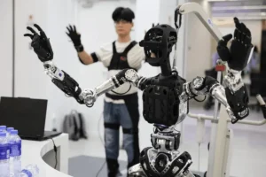 Lee más sobre el artículo El auge de los robots: China lanza un plan para ampliar las opciones de IA para los consumidores