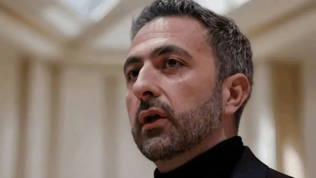 En este momento estás viendo El argumento de Mustafa Suleyman contra los atajos de la IA de código abierto
