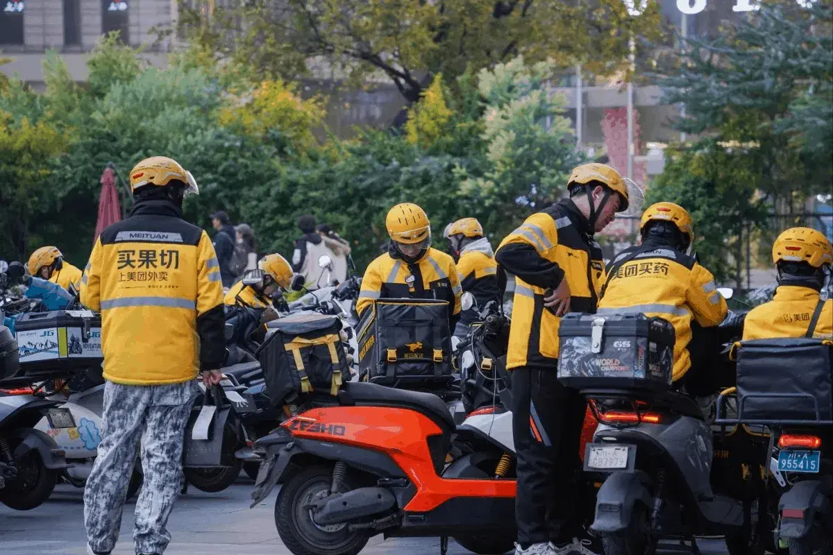 En este momento estás viendo Cómo los gigantes del reparto a domicilio en China pasan de las guerras de precios a las campañas de desprestigio, según medios oficiales