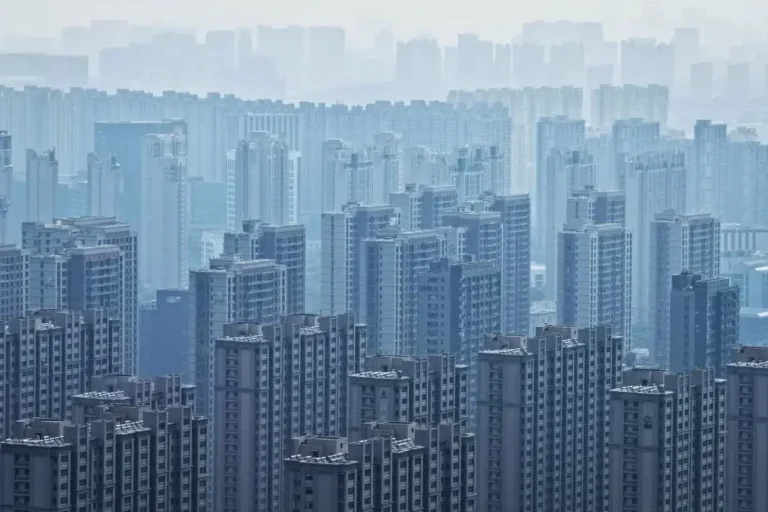 Mientras la economía china se tambalea en medio de la crisis inmobiliaria, ¿por qué la IA no ha ayudado a paliar la situación?