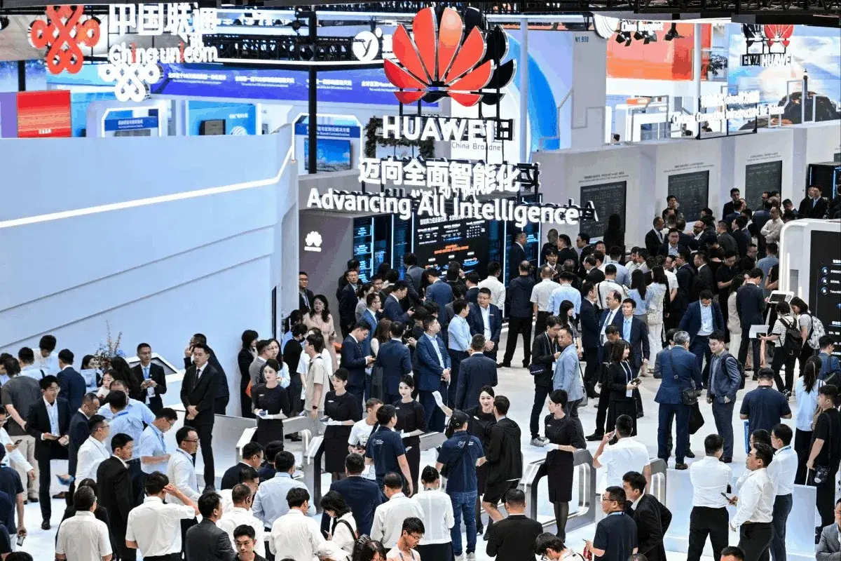 En este momento estás viendo Los gigantes de las telecomunicaciones de China apuestan por redes que integren “aire, espacio, tierra y mar” para las futuras necesidades de IA
